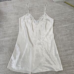 Elegant Cream Lace Short Lingerie Nightgown